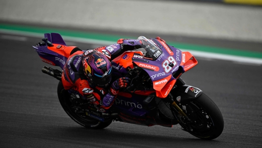 Prima Pramac Racing's Spanish rider Jorge Martin competes during the French MotoGP Grand Prix race at the Bugatti circuit in Le Mans, northwestern France, on May 12, 2024. (Photo by JULIEN DE ROSA / AFP)