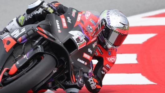 Aprilia Spanish rider Aleix Espargaro competes during the first MotoGP free practice session of the Moto Grand Prix of Catalonia at the Circuit de Catalunya on May 24, 2024 in Montmelo on the outskirts of Barcelona. (Photo by LLUIS GENE / AFP)