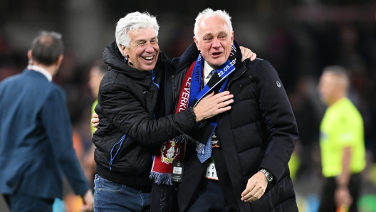 DUBLIN, IRELAND - MAY 22: Gian Piero Gasperini, Head Coach of Atalanta BC, celebrates with Antonio Percassi, President of Atalanta BC, after the team's victory in the UEFA Europa League 2023/24 final match between Atalanta BC and Bayer 04 Leverkusen at Dublin Arena on May 22, 2024 in Dublin, Ireland. (Photo by Michael Regan/Getty Images)