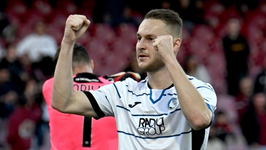 Atalanta's Teun Koopmeiners jubilates after scoring the goal during the Italian Serie A soccer match US Salernitana vs Atalanta BC at the Arechi stadium in Salerno, Italy, 06 May 2024. ANSA/MASSIMO PICA