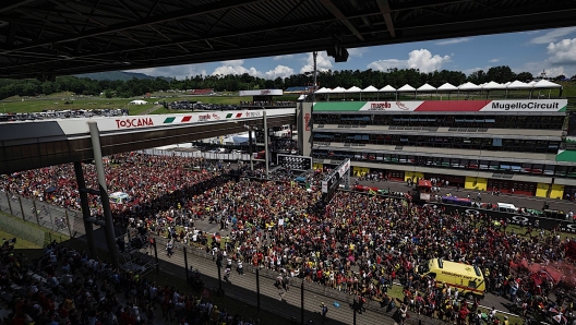 La tradizionale invasione di pista del Mugello