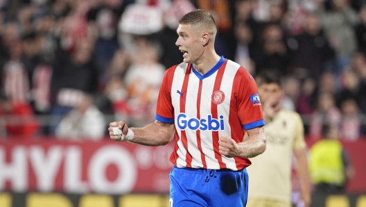 epa11367463 Girona's striker Artem Dovbyk celebrates after scoring the 7-0 goal during the LaLiga soccer match between Girona FC and Granada CF at Montilivi stadium in Girona, Catalonia, Spain, 24 May 2024.  EPA/David Borrat