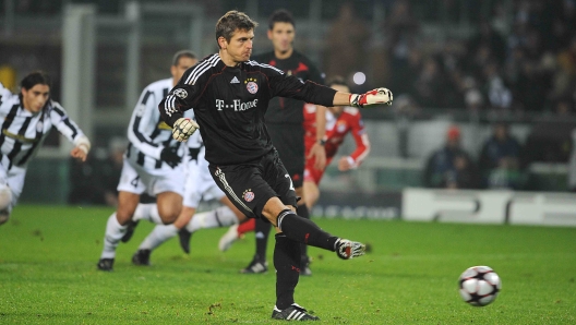 ©Fabio Ferrari - LaPresse
08 12 2009 Torino ( Italia )
Sport Calcio
Juventus vs Bayern Monaco - UEFA Champions League 2009-2010 - Gruppo A - matchday 6 - Stadio Olimpico di Torino.
Nella foto: rigore del pareggio di Butt

©Fabio Ferrari - LaPresse
21 10 2009 Turin ( Italy )
Sport Soccer
Juventus versus Bayern Monaco - UEFA Champions League 2009-2010 - Group A - matchday 6 - Olimpic Stadium of Turin
In the Photo: goal of Butt