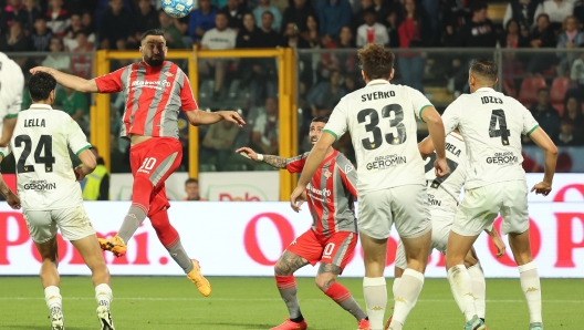 Cremonese's Massimo Coda in action during the Serie B soccer match between Cremonese and Venezia at the Giovanni Zini Stadium in Cremona, north Italy - Thursday, May 30, 2024. Sport - Soccer (Photo by Valentina Renna/Lapresse)