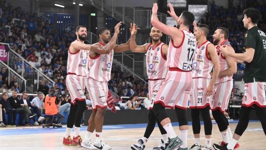 Nikola Mirotic, Kyle Hines, Shavon Shields
Germani Brescia - EA7 Emporio Armani Olimpia Milano
LBA Legabasket Serie A UnipolSAI 2023/2024 - Playoff - Semifinali - Gara 3
Brescia, 30/05/2024
Foto M.Ceretti / Ciamillo-Castoria