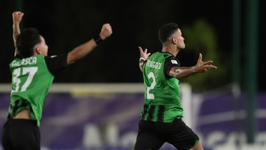 Sassuolo's Simone Cinquegrano celebrates after scoring the 2-0 goal for his team during the Italian football championship Primavera Tim Cup 2023/2024 final between Sassuolo and Roma at the Viola Park, Firenze northern Italy, Friday, May 31, 2024. Sport - Soccer - (Photo Massimo Paolone/LaPresse)