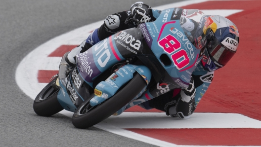 BARCELONA, SPAIN - MAY 24: David Alonso of Colombia and  CFMOTO Aspar Team rounds the bend during the MotoGP Of Catalunya - Free Practice at Circuit de Barcelona-Catalunya on May 24, 2024 in Barcelona, Spain. (Photo by Mirco Lazzari gp/Getty Images)