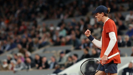 Italy's Jannik Sinner reacts after a point during his men's singles match against Russia's Pavel Kotov on Court Philippe-Chatrier on day six of the French Open tennis tournament at the Roland Garros Complex in Paris on May 31, 2024. (Photo by Alain JOCARD / AFP)