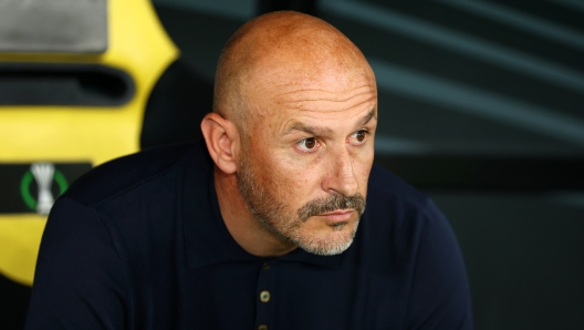 ATHENS, GREECE - MAY 29: Vincenzo Italiano, Head Coach of ACF Fiorentina, looks on prior to the UEFA Europa Conference League 2023/24 final match between Olympiacos FC and ACF Fiorentina at AEK Arena on May 29, 2024 in Athens, Greece. (Photo by Francois Nel/Getty Images)