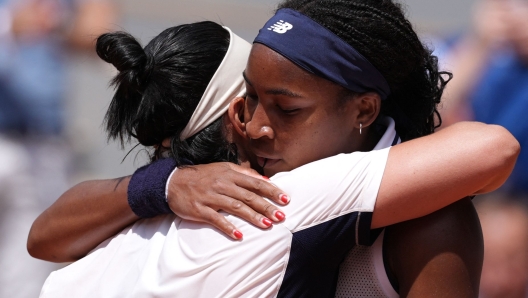 US Coco Gauff cheers Tunisia's Ons Jabeur (L) after winning the women's singles quarter final match on Court Philippe-Chatrier on day ten of the French Open tennis tournament at the Roland Garros Complex in Paris on June 4, 2024. (Photo by Dimitar DILKOFF / AFP)