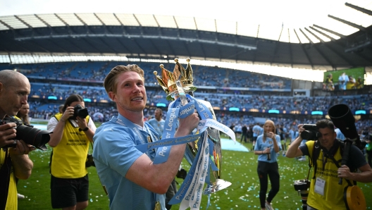 Manchester City's Belgian midfielder #17 Kevin De Bruyne poses with the Premier League trophy after the presentation ceremony following the English Premier League football match between Manchester City and West Ham United at the Etihad Stadium in Manchester, north west England, on May 19, 2024. Manchester City created English football history on Sunday, beating West Ham 3-1 to win an unprecedented fourth straight Premier League title. (Photo by Oli SCARFF / AFP) / RESTRICTED TO EDITORIAL USE. No use with unauthorized audio, video, data, fixture lists, club/league logos or 'live' services. Online in-match use limited to 120 images. An additional 40 images may be used in extra time. No video emulation. Social media in-match use limited to 120 images. An additional 40 images may be used in extra time. No use in betting publications, games or single club/league/player publications. /