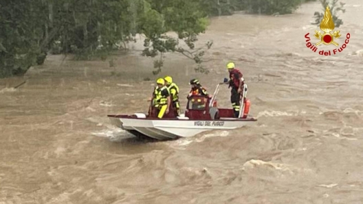 I vigili del fuoco controllano le rive del fiume Natisone alla ricerca dei giovani dispersi a Premariacco (Udine), 31 maggio 2024. ANSA/ VIGILI DEL FUOCO +++ ANSA PROVIDES ACCESS TO THIS HANDOUT PHOTO TO BE USED SOLELY TO ILLUSTRATE NEWS REPORTING OR COMMENTARY ON THE FACTS OR EVENTS DEPICTED IN THIS IMAGE; NO ARCHIVING; NO LICENSING +++ NPK +++