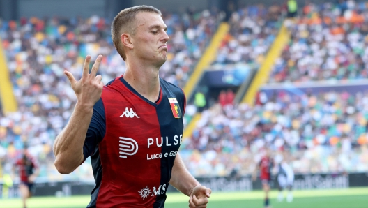 GenoaÂ?s Albert Gudmundsson jubilates after scoring the goal during the Italian Serie A soccer match Udinese Calcio vs Genoa CFC at the Friuli - Dacia Arena stadium in Udine, Italy, 1 October 2023. ANSA / GABRIELE MENIS