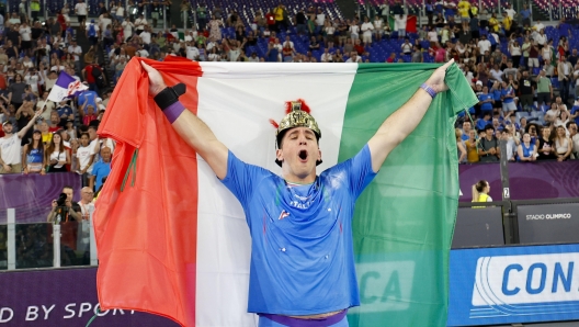 Gold medalist Leonardo Fabbri of Italy celebrates at the Shot Put Men Final during the European Athletics Championship at Olimpico Stadium in Rome, Italy, 08 June 2024. ANSA/FABIO FRUSTACI