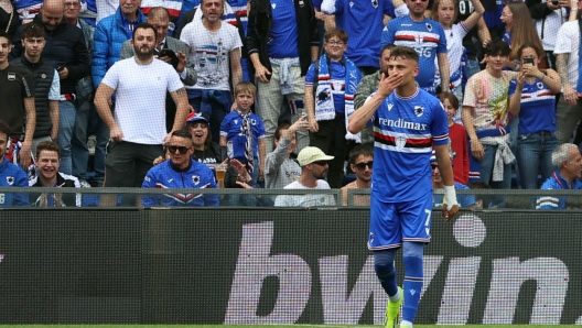 Sampdoria's Sebastiano Esposito celebrates after scoring the 1-0 goal for his team during the Serie BKT soccer match between Sampdoria and Reggiana at the Luigi Ferraris Stadium stadium in Genoa, Italy - Sunday, May 05, 2024 - Sport  Soccer (Photo by Tano Pecoraro/LaPresse)