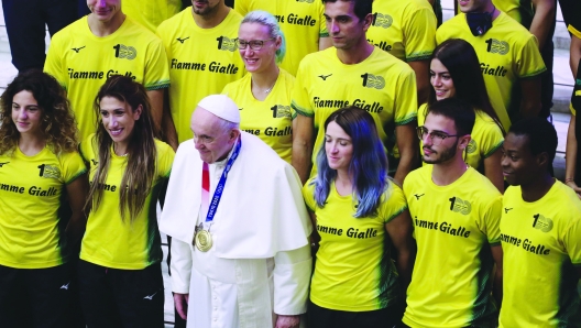 foto IPP/zumapress/inetti
roma - città del vaticano 22-09-2021
udienza generale del mercoledì
nelal foto papa francesco incontra gli atleti delle fiamme gialle. al collo la medaglia d'oro vinta alle olimpiadi nella marcia da antonella palmisano (alla destra del papa)