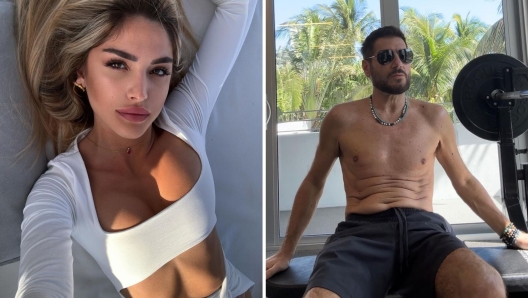 Enrico Papi a Formentera con Claudia Motta: baci e abbracci in acqua