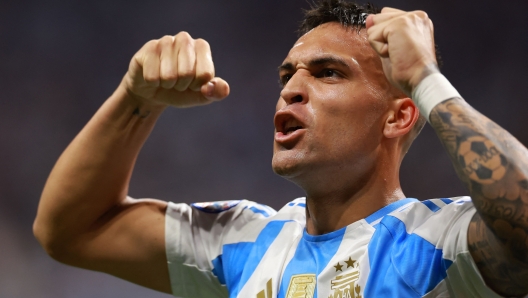 ATLANTA, GEORGIA - JUNE 20: Lautaro Martinez of Argentina celebrates after scoring the team's second goal during the CONMEBOL Copa America group A match between Argentina and Canada at Mercedes-Benz Stadium on June 20, 2024 in Atlanta, Georgia.   Hector Vivas/Getty Images/AFP (Photo by Hector Vivas / GETTY IMAGES NORTH AMERICA / Getty Images via AFP)