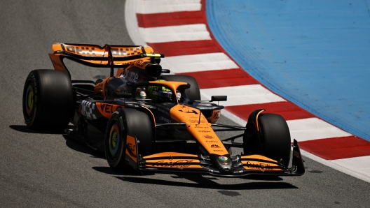 BARCELONA, SPAIN - JUNE 21: Lando Norris of Great Britain driving the (4) McLaren MCL38 Mercedes on track during practice ahead of the F1 Grand Prix of Spain at Circuit de Barcelona-Catalunya on June 21, 2024 in Barcelona, Spain. (Photo by Chris Graythen/Getty Images)