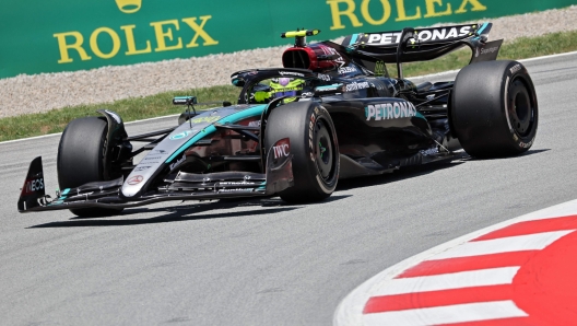 Mercedes British driver Lewis Hamilton takes part in the first practice session at the Circuit de Catalunya on June 21, 2024 in Montmelo, on the outskirts of Barcelona, ahead of the Spanish Formula One Grand Prix. (Photo by Thomas COEX / AFP)