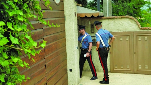 Foto IPP/Emanuele Pennacchio
Vicenza 21/06/2024  Altavilla Vicentina 
Nella foto   ingresso villa Roberto Baggio con carabiniere
italyphotopress world copyright