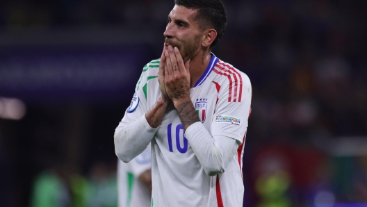 epa11426797 Lorenzo Pellegrini of Italy reacts during the UEFA EURO 2024 group B soccer match between Spain and Italy, in Gelsenkirchen, Germany, 20 June 2024.  EPA/OLIVIER MATTHYS