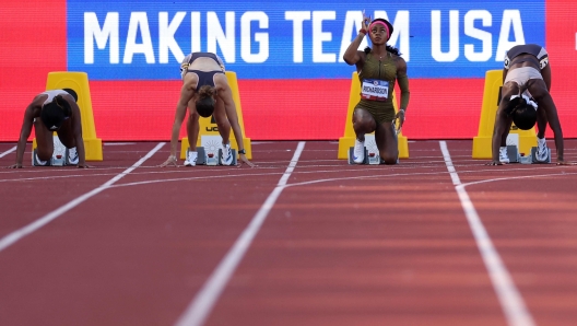 EUGENE, OREGON - JUNE 22: Sha'Carri Richardson points skyward beforethe women's 100 meter dash semi-final on Day Two of the 2024 U.S. Olympic Team Track & Field Trials at Hayward Field on June 22, 2024 in Eugene, Oregon.   Patrick Smith/Getty Images/AFP (Photo by Patrick Smith / GETTY IMAGES NORTH AMERICA / Getty Images via AFP)