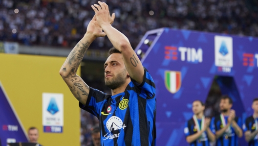 MILAN, ITALY - MAY 19: Hakan Calhanoglu of FC Internazionale during the Serie A TIM match between FC Internazionale and SS Lazio at Stadio Giuseppe Meazza on May 19, 2024 in Milan, Italy. (Photo by Francesco Scaccianoce - Inter/Inter via Getty Images)