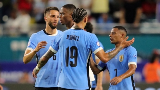 Uruguay's forward #19 Darwin Nunez greets Uruguay's midfielder #06 Rodrigo Bentancur and Uruguay's midfielder #07 Nicolas De La Cruz after their team's victory in the Conmebol 2024 Copa America tournament group C football match between Uruguay and Panama at Hard Rock Stadium in Miami, Florida on June 23, 2024. (Photo by Chris ARJOON / AFP)