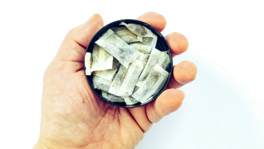 La Svezia sconfigge il fumo: dallo snus alle bustine di nicotina, ecco la strategia vincente