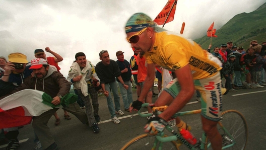 FRANCE - JULY 28:  TOUR DE FRANCE 1998; 16. ETAPPE: VIZILLE - ALBERTVILLE; Marco PANTANI/ITA  (Photo by Andreas Rentz/Bongarts/Getty Images)