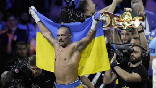 FILE - Ukraine's Oleksandr Usyk celebrates after beating Britain's Anthony Joshua to retain his world heavyweight title at King Abdullah Sports City in Jeddah, Saudi Arabia, Sunday, Aug. 21, 2022. Oleksandr Usyk will no longer be the undisputed heavyweight boxing champion when he vacates his IBF belt in September. The 37-year-old Ukrainian said in a video posted on X, formerly known as Twitter, that he will not defend his IBF title on Sept. 21. (AP Photo/Hassan Ammar, File)