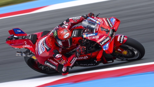 epa11443141 Italian rider Francesco Bagnaia of Ducati Lenovo Team in action during the MotoGP free practice at the TT Circuit Assen, Netherlands, 28 June 2024. The 2024 TT Assen motorcycling grand prix is held on 30 June.  EPA/Vincent Jannink