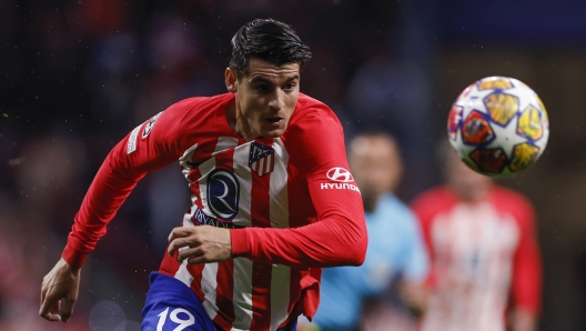 epa11271077 Atletico's Alvaro Morata in action during the UEFA Champions League quarter-final, 1st leg soccer match between Atletico Madrid and Borussia Dortmund, in Madrid, Spain, 10 April 2024.  EPA/Daniel Gonzalez