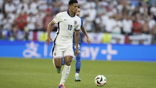 England's Jude Bellingham runs with the ball during a Group C match between the England and Slovenia at the Euro 2024 soccer tournament in Cologne, Germany, Tuesday, June 25, 2024. (AP Photo/Thanassis Stavrakis)