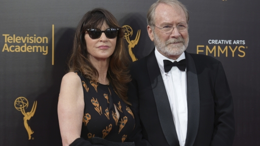 FILE -Wendy Haas, left, and Martin Mull arrive at night one of the Creative Arts Emmy Awards at the Microsoft Theater on Saturday, Sept. 10, 2016, in Los Angeles. Martin Mull, whose droll, esoteric comedy and acting made him a hip sensation in the 1970s and later a beloved guest star on sitcoms including ?Roseanne? and ?Arrested Development,? has died, his daughter said Friday, June 28, 2024. (Photo by Richard Shotwell/Invision/AP, File)