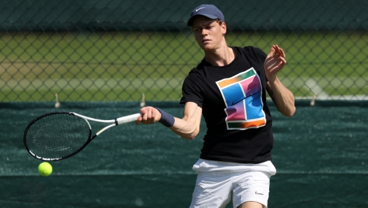 LONDON, ENGLAND - JUNE 26: Jannik Sinner of Italy plays a forehand  during practice prior to The Championships Wimbledon 2024 at All England Lawn Tennis and Croquet Club on June 26, 2024 in London, England. (Photo by Clive Brunskill/Getty Images)