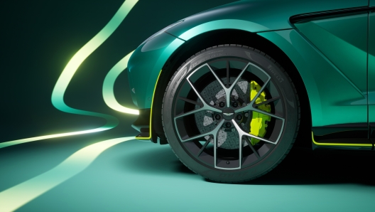 I dettagli delle pinze dei freni della nuova Aston Martin DBX707 AMR24 Edition