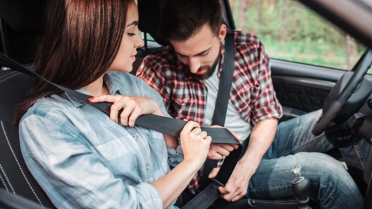 Conducente svenuto alla guida: come il passeggero può salvare la situazione