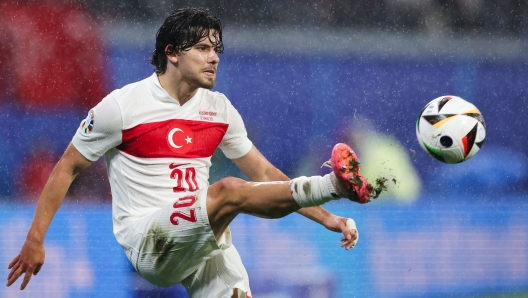 TOPSHOT - Turkey's defender #20 Ferdi Kadioglu kicks the ball during the UEFA Euro 2024 round of 16 football match between Austria and Turkey at the Leipzig Stadium in Leipzig on July 2, 2024. (Photo by Ronny HARTMANN / AFP)