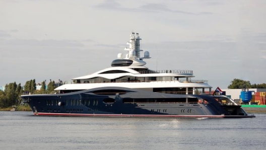 Launchpad Mark Zuckerberg yacht nave