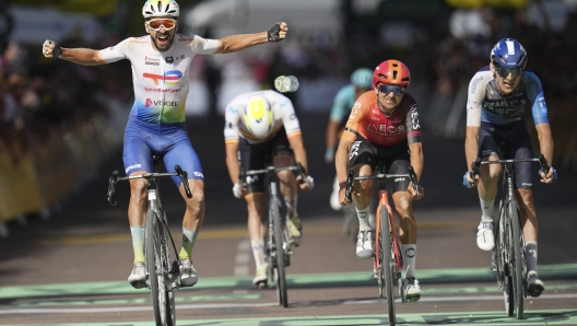 France's Anthony Turgis, left, celebrates as he crosses the finish line to win ahead of Britain's Thomas Pidcock, center, and Canada's Derek Gee, right, during the ninth stage of the Tour de France cycling race over 199 kilometers (123.7 miles) with start and finish in Troyes, France, Sunday, July 7, 2024. (AP Photo/Daniel Cole)