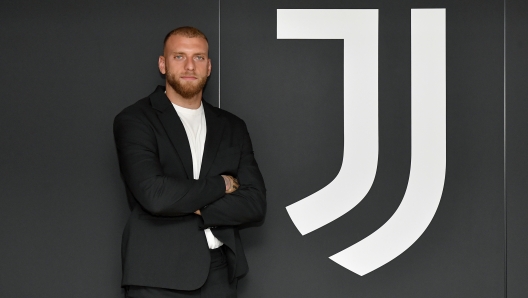 TURIN, ITALY - JULY 05: New signing Michele Di Gregorio poses at Continassa Headquarters on July 05, 2024 in Turin, Italy. (Photo by Filippo Alfero - Juventus FC/Juventus FC via Getty Images)