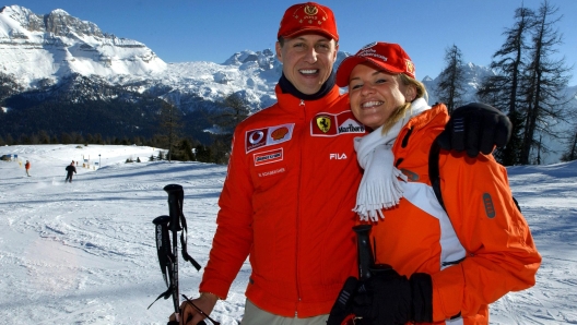 (FILES) Formula one World champion Ferrrari driver Michael Schumacher (L) poses in Madonna di Campiglio with his wife Corinna  16 January 2003. Two men accused of trying to blackmail relatives of Formula One legend Michael Schumacher had access to private family photos, German prosecutors said on July 3, 2024. Data records combed by investigators included "photo files relating to the Schumacher family's private life", the prosecutors in the western city of Wuppertal said in a statement. German authorities announced in June 2024 they had arrested a father and son on suspicion of trying to blackmail the Schumacher family. (Photo by Ercole COLOMBO / POOL / AFP)