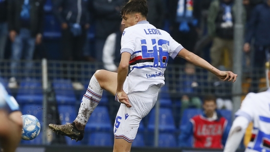 Foto Alberto Mariani/LaPresse   1 Maggio 2024 - Lecco , Italia - sport, calcio -   Lecco  vs  Sampdoria - Campionato italiano di calcio Serie BKT 2023/2024 - Stadio Rigamonti-Ceppi. Nella foto:        Giovanni Leoni   May  01, 2024 Lecco  Italy - sport, soccer -  Lecco  vs  Sampdoria - Italian Serie BKT Football Championship 2023/2024 - Stadio  Rigamonti-Ceppi