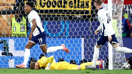 England's forward #19 Ollie Watkins (L) celebrates after scoring his team's second goal during the UEFA Euro 2024 semi-final football match between the Netherlands and England at the BVB Stadion in Dortmund on July 10, 2024. (Photo by KENZO TRIBOUILLARD / AFP)