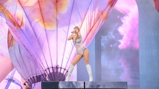 Concerto del Eras Tour di Taylor Swift presso Stadio San Siro - Sabato 13 Luglio 2024  (Foto Claudio Furlan/Lapresse)     Taylor Swift's Eras Tour concert at San Siro Stadium - Saturday, July 13, 2024  (Photo Claudio Furlan/Lapresse)     - concerto taylor swift - fotografo: furlan