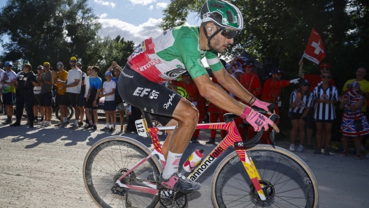 Tour de France 2024 - 111th Edition - 9th stage Troyes - Troyes 199 km - 07/07/2024 - Alberto Bettiol (ITA - EF Education - EasyPost) - photo POOL Jan De Meuleneir/SprintCyclingAgency©2024 - Tour de France 2024 - 111th Edition - 9th stage Troyes - Troyes 199 km - 07/07/2024 - Alberto Bettiol (ITA - EF Education - EasyPost) - photo POOL Jan De Meuleneir/SprintCyclingAgency©2024 - fotografo: bettini