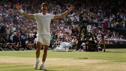 LONDON, ENGLAND - JULY 14: Carlos Alcaraz of Spain celebrates winning Championship point against Novak Djokovic of Serbia in the Gentlemen's Singles Final during day fourteen of The Championships Wimbledon 2024 at All England Lawn Tennis and Croquet Club on July 14, 2024 in London, England. (Photo by Julian Finney/Getty Images)