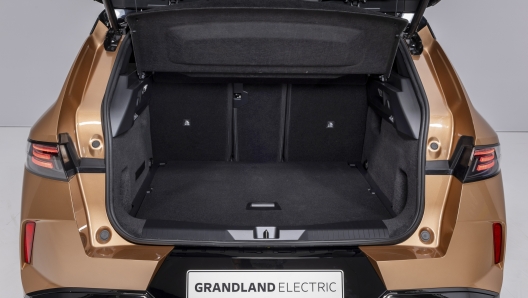 opel grandland anteprima milano suv elettrico